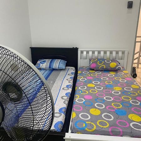 ספאנג Klia Redza Homestay Kota Warisan Malay Only מראה חיצוני תמונה