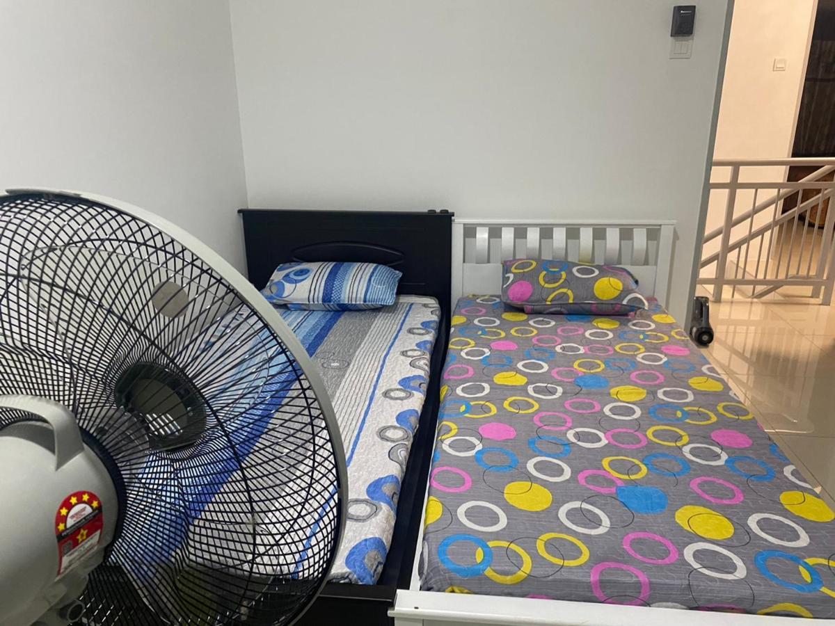 ספאנג Klia Redza Homestay Kota Warisan Malay Only מראה חיצוני תמונה