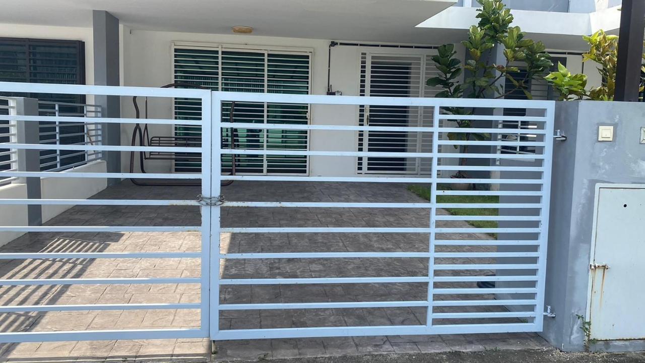 ספאנג Klia Redza Homestay Kota Warisan Malay Only מראה חיצוני תמונה